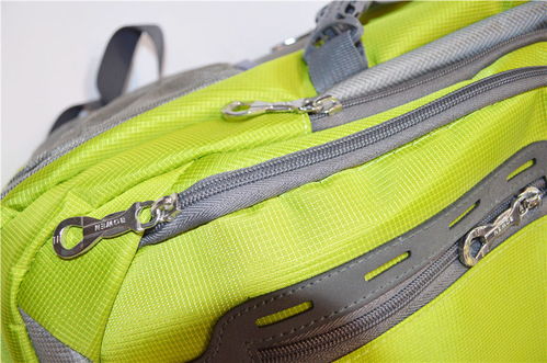 韓版大容量旅游背包雙肩旅行包運(yùn)動休閑包